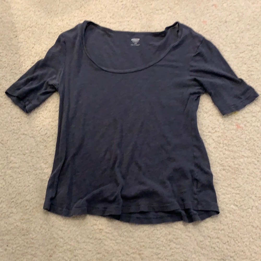 Women’s Old Navy tee